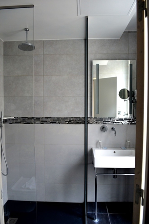 Imagen de la habitación del Hotel AMIRAL-FONDARY. Foto 8