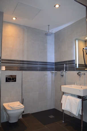 Imagen de la habitación del Hotel AMIRAL-FONDARY. Foto 16