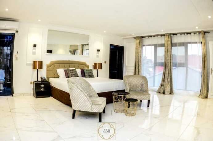 Imagen de la habitación del Hotel AMJ. Foto 17