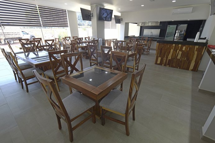 Imagen del bar/restaurante del Hotel ANB Aeropuerto Guadalajara. Foto 2