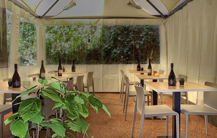 Imagen de los exteriores del Hotel ANTONandART. Foto 15