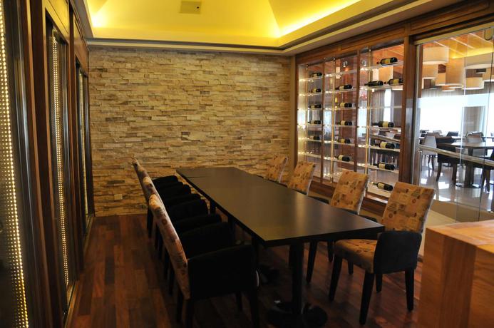 Imagen del bar/restaurante del Hotel ANTU MALAL. Foto 2