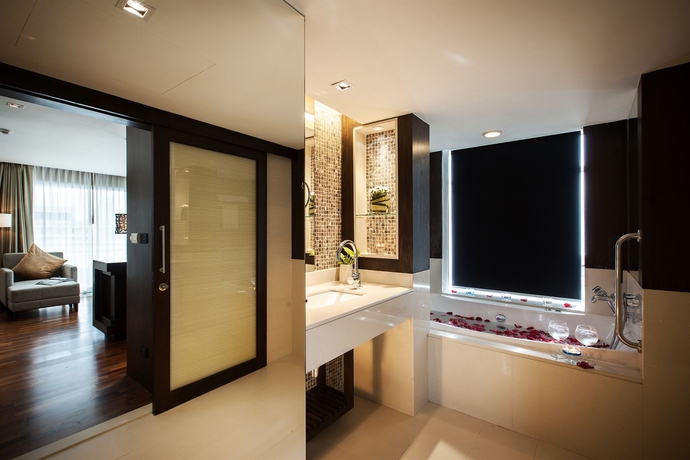 Imagen de la habitación del Hotel A-ONE Pattaya Beach Resort. Foto 10