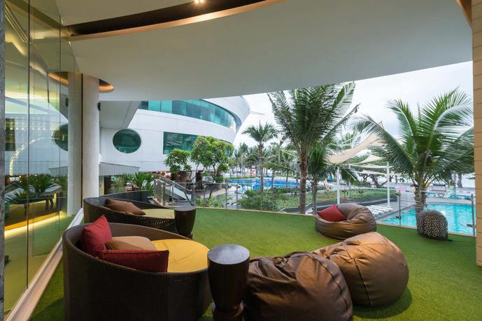 Imagen de los exteriores del Hotel A-ONE The Royal Cruise Pattaya. Foto 10