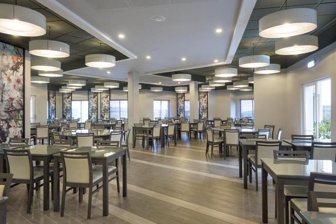 Imagen general del Hotel AP ADRIANA BEACH RESORT. Foto 11