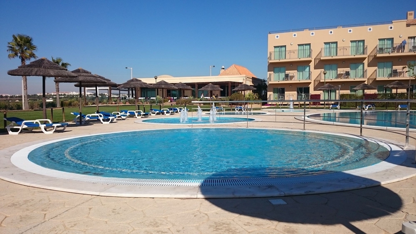 Imagen de la piscina del Hotel AP Cabanas Beach and Nature. Foto 12