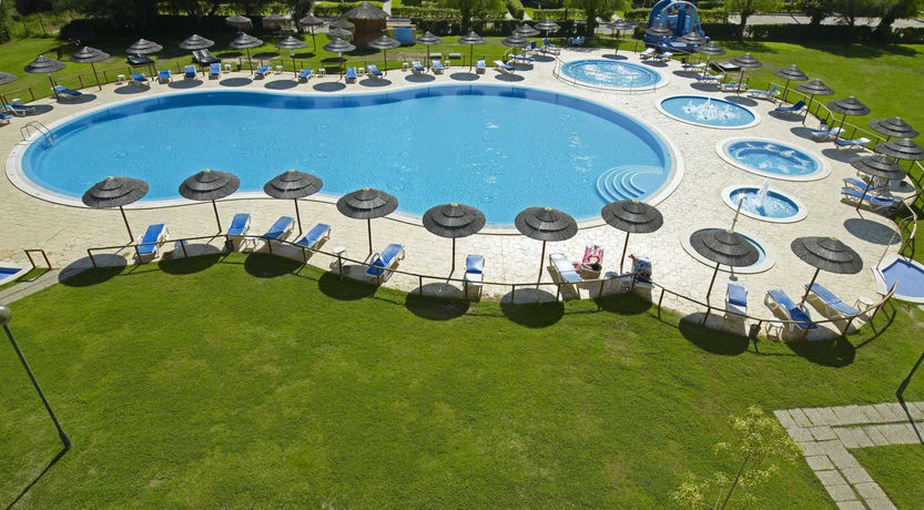 Imagen de la piscina del Hotel AP Cabanas Beach and Nature. Foto 15