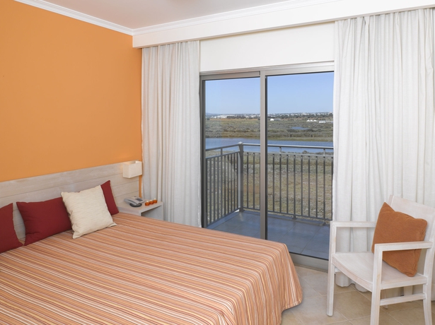 Imagen de la habitación del Hotel AP Cabanas Beach and Nature. Foto 4