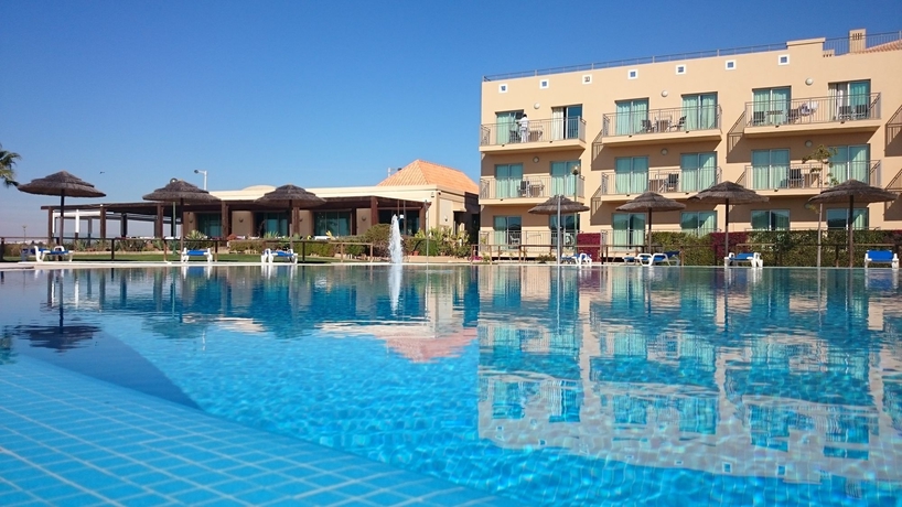 Imagen de la piscina del Hotel AP Cabanas Beach and Nature. Foto 16