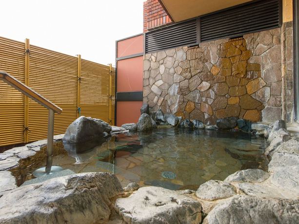 Imagen de la piscina del Hotel APA Hotel Komatsu. Foto 20