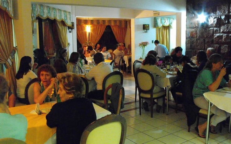 Imagen del bar/restaurante del Hotel APART HOTEL COSTA RE&Ntilde;ACA. Foto 6