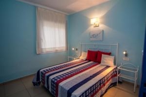 Imagen de la habitación del Hotel APARTAMENTOS CANYELLES MARINA 3000 - ROSES. Foto 3