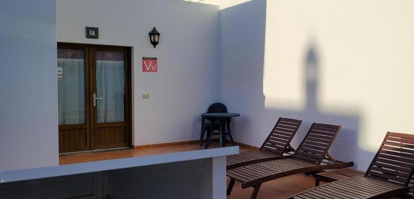 Imagen de los exteriores del Hotel APARTAMENTOS FLOR. Foto 14