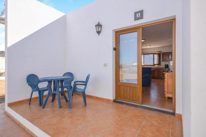 Imagen de los exteriores del Hotel APARTAMENTOS FLOR. Foto 18