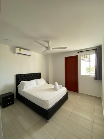Imagen de la habitación del Hotel APARTASUITES RAMASA. Foto 5