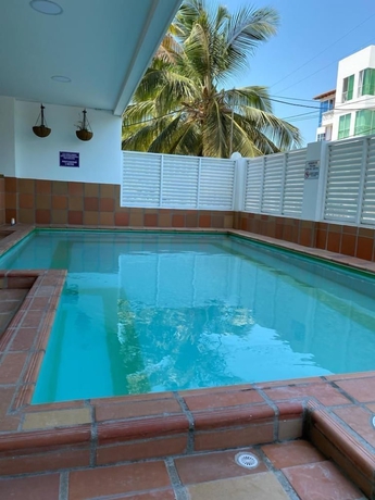 Imagen de la piscina del Hotel APARTASUITES RAMASA. Foto 16