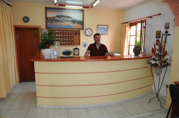 Imagen de los interiores del Hotel APARTHOTEL CHRYSANTHI. Foto 6