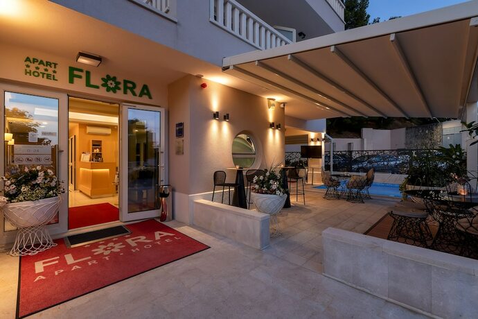 Imagen general del Hotel APARTHOTEL FLORA, Tucepi. Foto 9