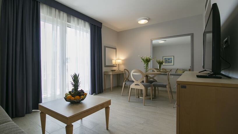 Imagen general del Hotel APARTHOTEL FLORA, Tucepi. Foto 10