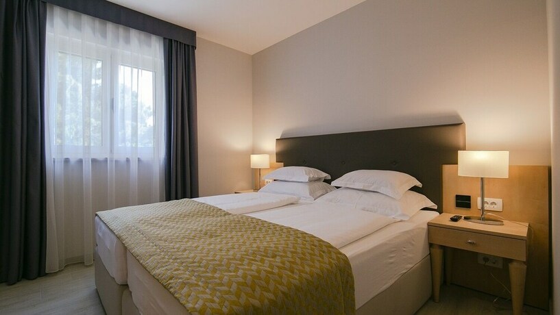 Imagen general del Hotel APARTHOTEL FLORA, Tucepi. Foto 14