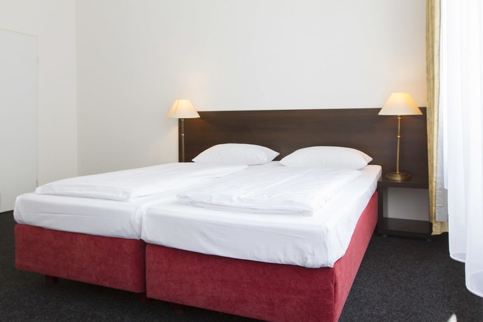 Imagen de la habitación del Hotel APARTHOTEL VEGA. Foto 18