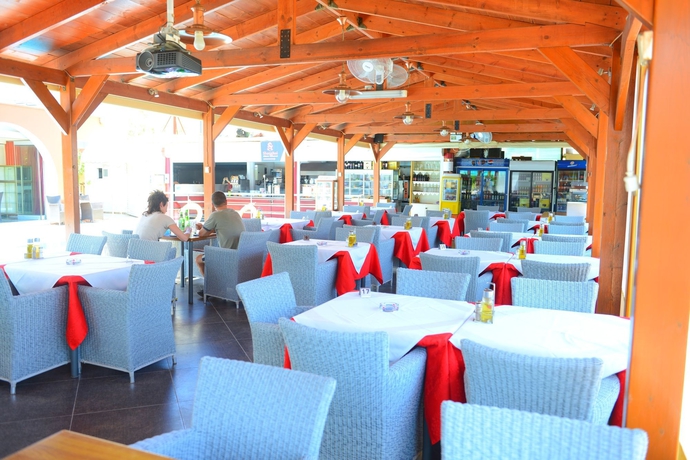 Imagen del bar/restaurante del Hotel APARTMENTS PANORAMA. Foto 6