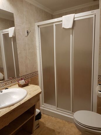 Imagen general del Hotel APH Infanta Mercedes, La Ba&ntilde;eza. Foto 7