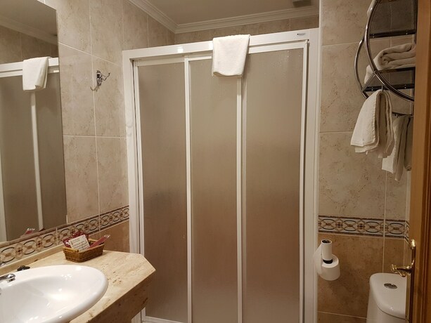 Imagen general del Hotel APH Infanta Mercedes, La Ba&ntilde;eza. Foto 15