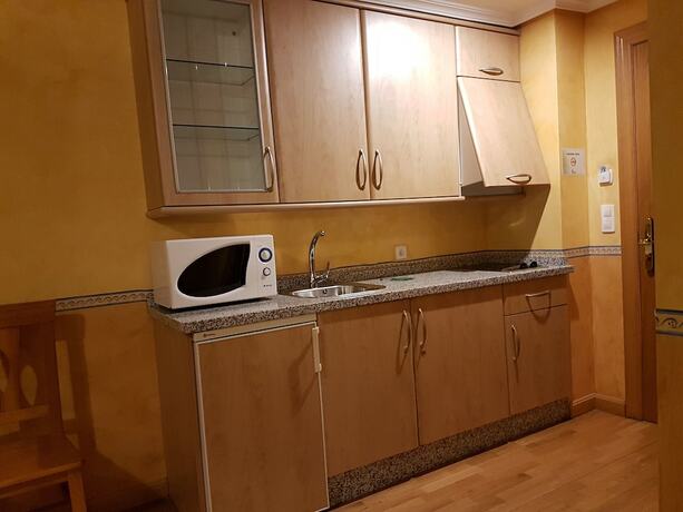 Imagen general del Hotel APH Infanta Mercedes, La Ba&ntilde;eza. Foto 18