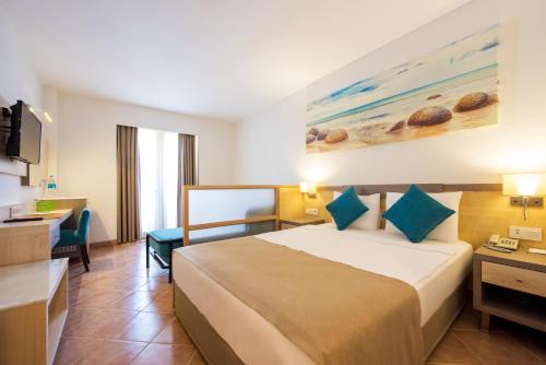 Imagen de la habitación del Hotel AQI Pegasos Club, İncekum. Foto 19