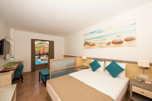 Imagen de la habitación del Hotel AQI Pegasos Club, İncekum. Foto 20