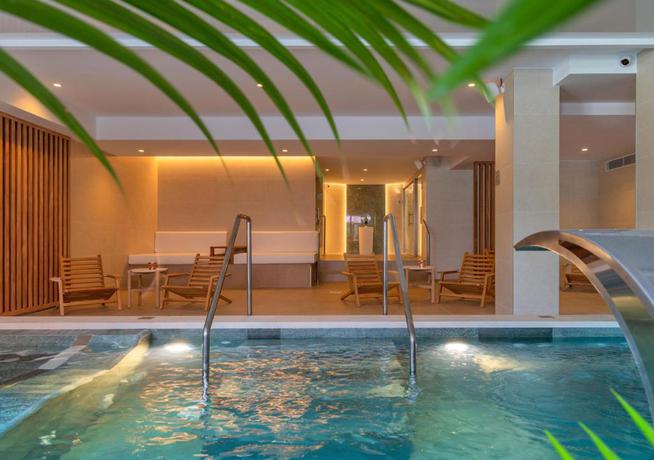 Imagen de la piscina del Hotel AQUA Hotel The Breeze & Spa- Adults Only. Foto 13