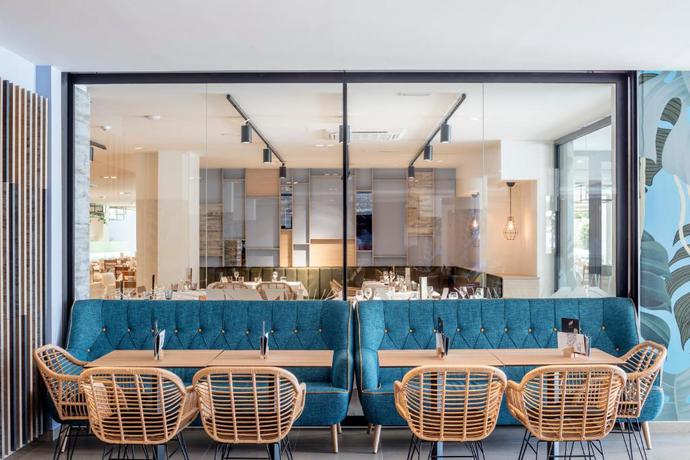 Imagen del bar/restaurante del Hotel AQUA Hotel The Breeze & Spa- Adults Only. Foto 4