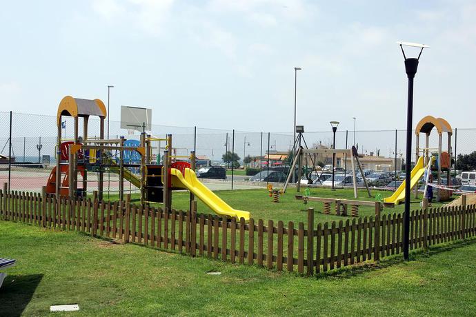 Imagen de los exteriores del Hotel AR Almerimar. Foto 7