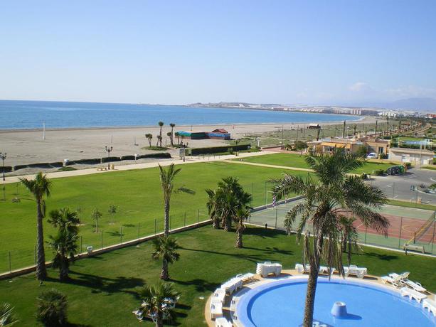 Imagen de los exteriores del Hotel AR Almerimar. Foto 12