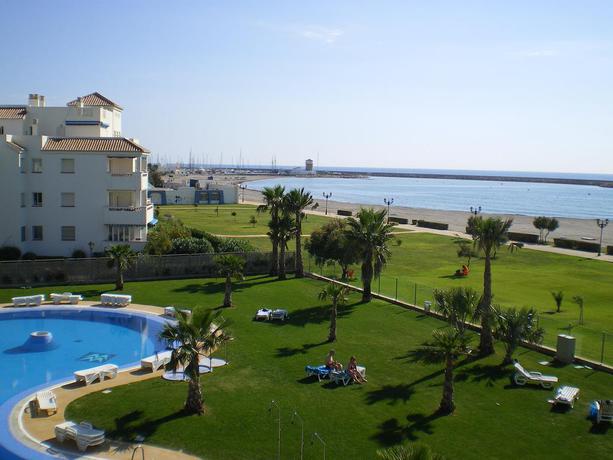 Imagen de los exteriores del Hotel AR Almerimar. Foto 13