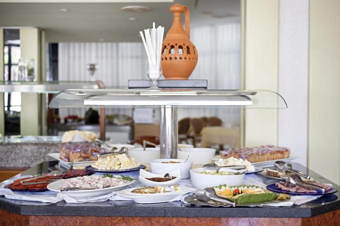 Imagen del bar/restaurante del Hotel AR Almerimar. Foto 2