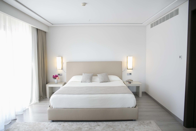 Imagen de la habitación del Hotel AR Golf Almerimar. Foto 6