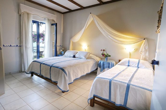 Imagen de los exteriores del Hotel ARGO, Agii Apostoli. Foto 15