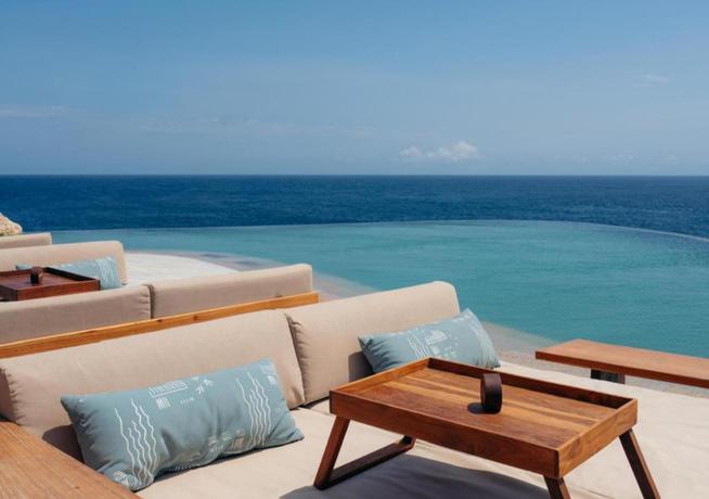 Imagen de la piscina del Hotel ARNA Suites and Ocean Lounge. Foto 6