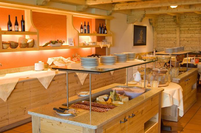 Imagen del bar/restaurante del Hotel ART FURRER. Foto 3