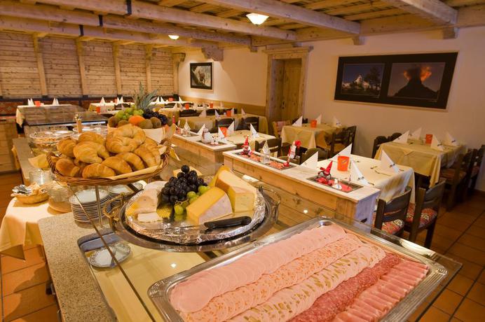 Imagen del bar/restaurante del Hotel ART FURRER. Foto 4