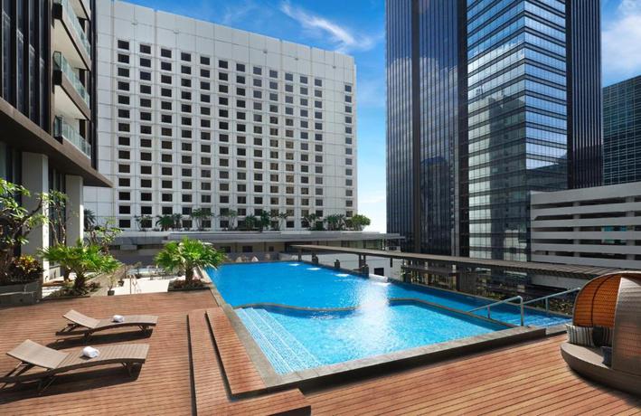 Imagen de la piscina del Hotel ARTOTEL Suites Mangkuluhur Jakarta. Foto 10