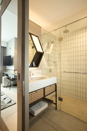 Imagen de la habitación del Hotel ARTOTEL Yogyakarta. Foto 13