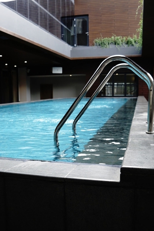 Imagen de la piscina del Hotel ARTOTEL Yogyakarta. Foto 16