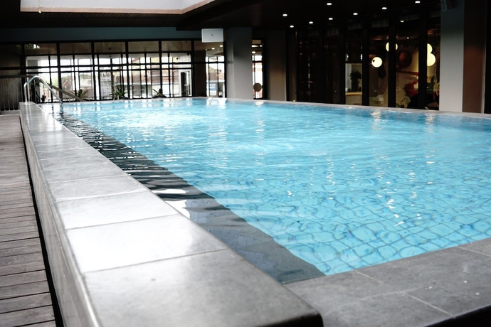 Imagen de la piscina del Hotel ARTOTEL Yogyakarta. Foto 17