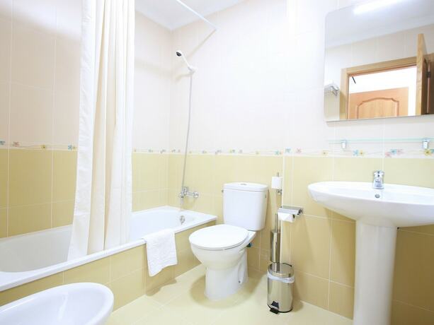 Imagen de la habitación del Hotel AReH Apartamentos. Foto 10