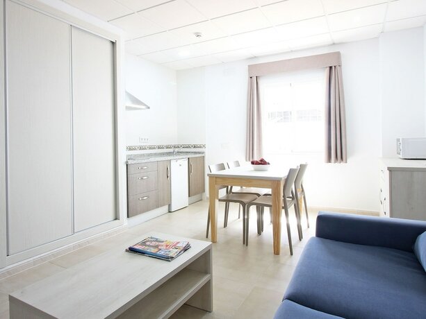 Imagen de la habitación del Hotel AReH Apartamentos. Foto 13