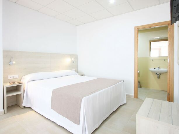 Imagen de la habitación del Hotel AReH Apartamentos. Foto 14