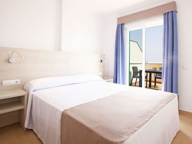 Imagen de la habitación del Hotel AReH Apartamentos. Foto 15